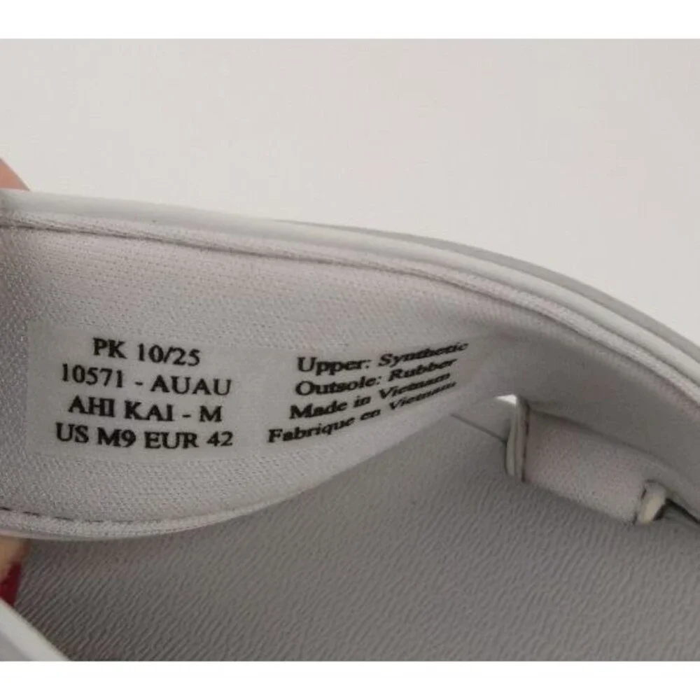 OluKai Ahi Kai Sandals Flip Flops Men's Size 9 Ash Grey